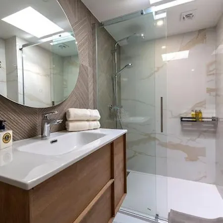 Renovated Bijou Gem In Heart Of