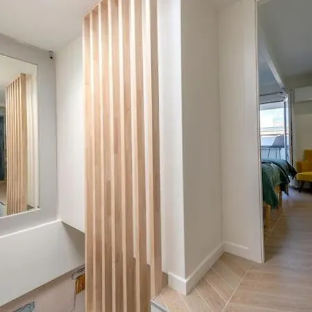 Renovated Bijou Gem In Heart Of Apartment