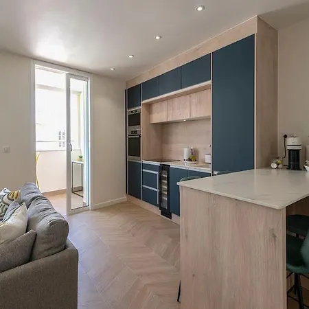 Apartment Renovated Bijou Gem In Heart Of