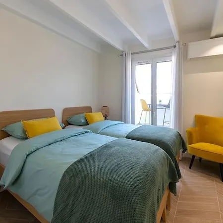 Renovated Bijou Gem In Heart Of *